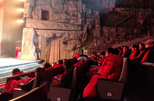 别开生面的“秘境春晚”