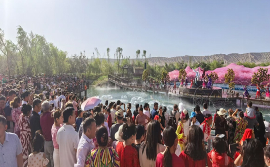 宗郎灵泉景区焕新归来,《冰川之珠》实景秀引千人打卡