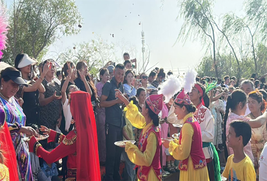 宗郎灵泉景区焕新归来,《冰川之珠》实景秀引千人打卡