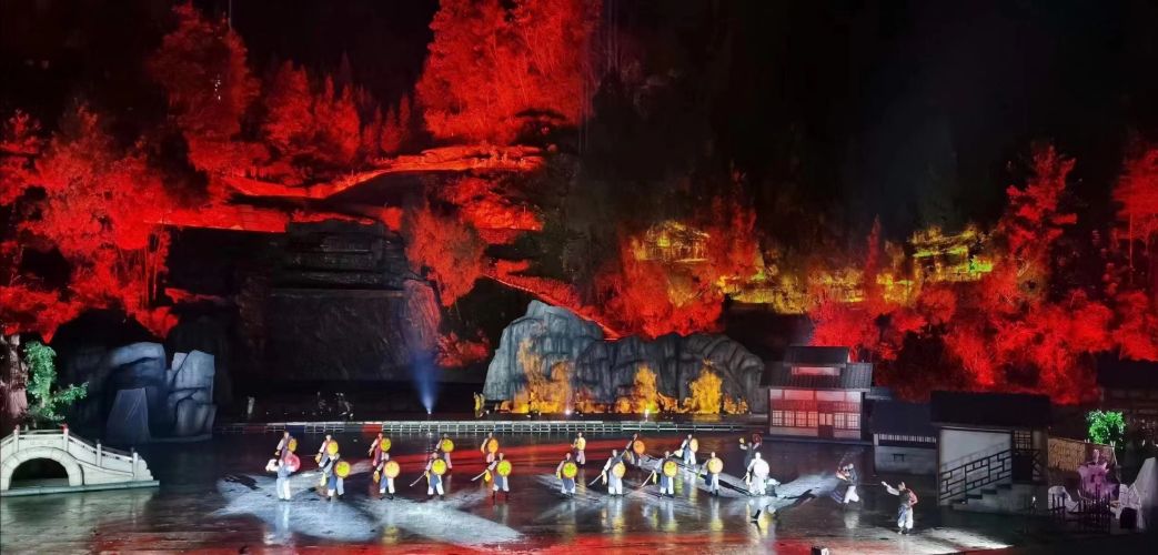 《秘境龙潭》大型山体光影实景演艺