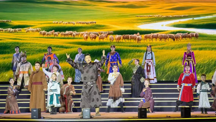 种地种歌种丰收——2026中国农民丰收节村歌大赛西部大区赛颁奖展演活动举行